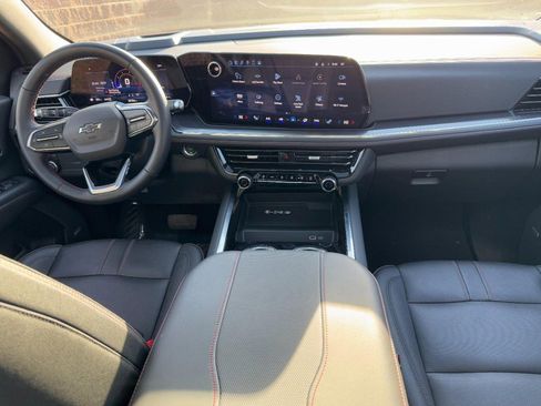 Used 2025 Chevrolet Suburban RST w/ Comfort Package image 12