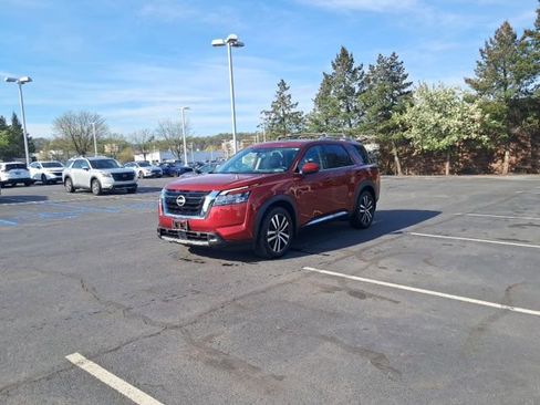 Used 2023 Nissan Pathfinder Platinum w/ Cargo Package image 16