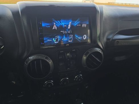 Used 2018 Jeep Wrangler Unlimited Sport S AWD/4WD image 20