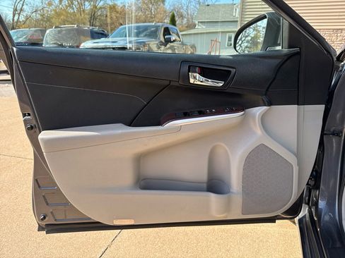 Used 2014 Toyota Camry XLE image 15