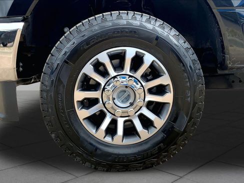 Used 2022 Ford F250 Lariat w/ Lariat Value Package AWD/4WD image 11