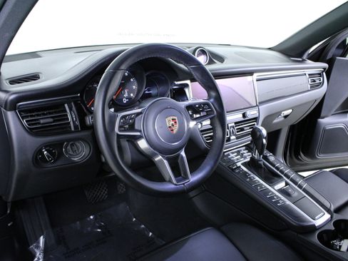 Used 2020 Porsche Macan image 20
