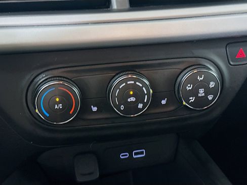 Used 2025 Chevrolet Trax RS image 22