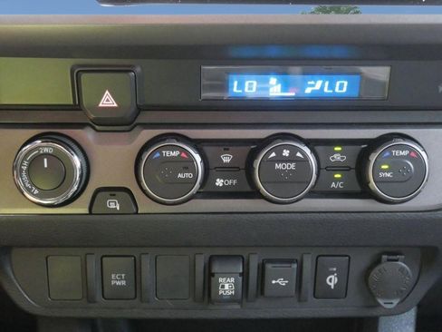 Used 2023 Toyota Tacoma TRD Sport image 18