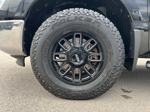 Used 2018 Nissan Titan SL w/ Chrome Package AWD/4WD image 13