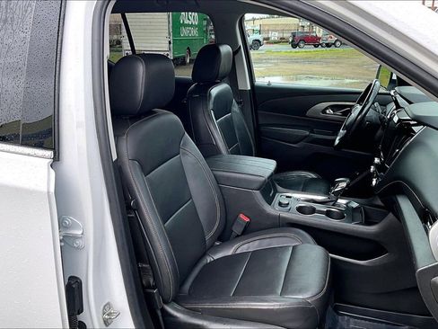 Used 2021 Chevrolet Traverse LT w/ LT Premium Package image 10