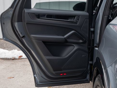New 2026 Porsche Cayenne GTS image 34
