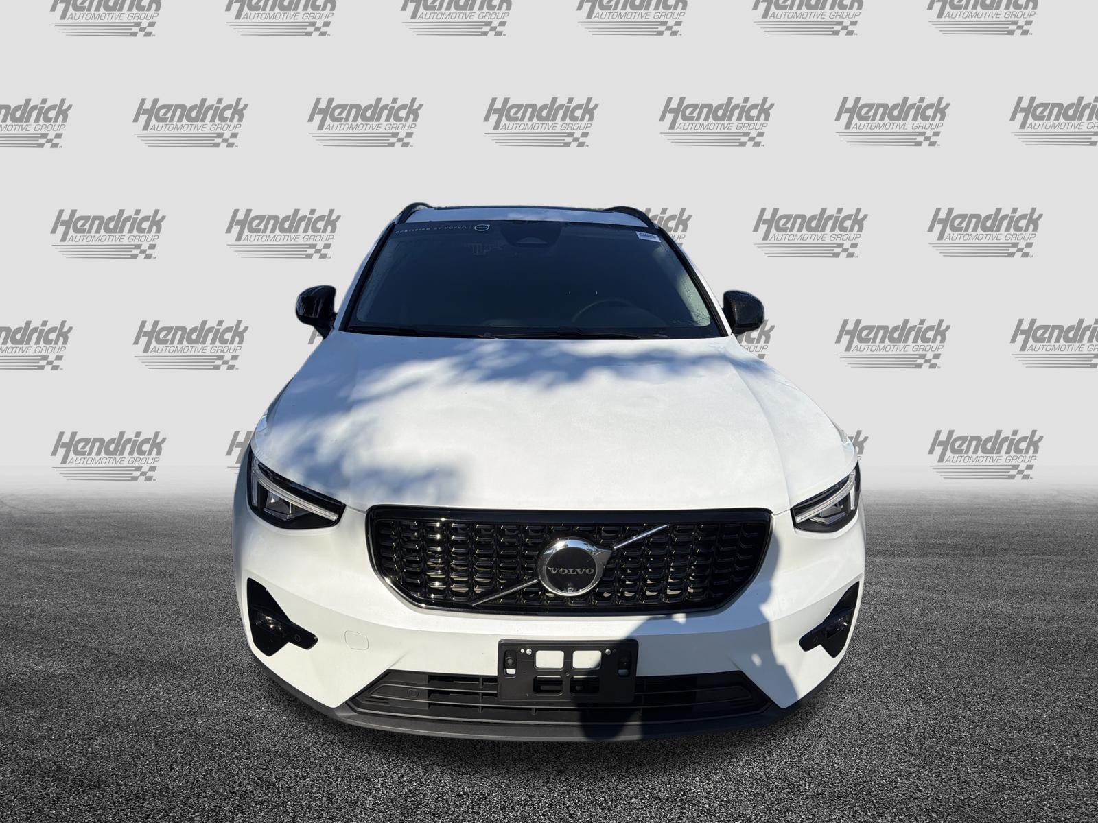 Used 2024 Volvo XC40 B5 Plus w/ Protection Package Premier AWD/4WD image 3