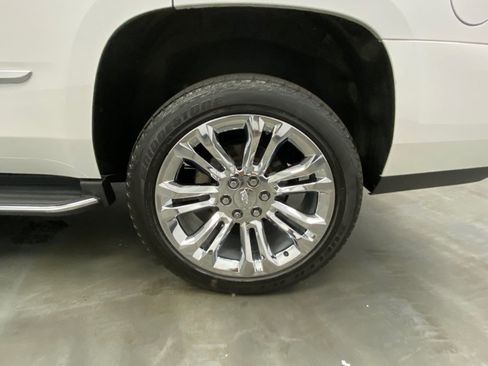 Used 2017 Cadillac Escalade Luxury w/ LPO, Radiant Package AWD/4WD image 18