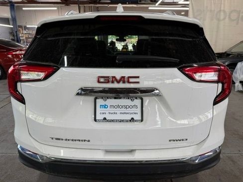 Used 2023 GMC Terrain SLT AWD/4WD image 3