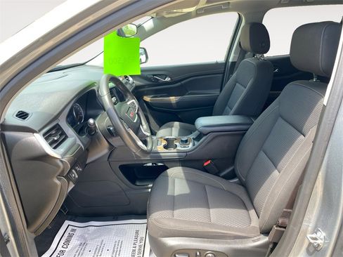 Used 2023 GMC Acadia SLE w/ Driver Convenience Package image 9