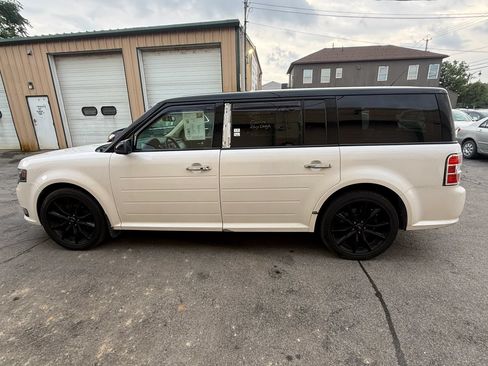 Used 2017 Ford Flex Limited w/ Limited Appearance Package AWD/4WD image 4