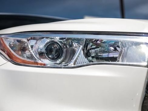 Used 2016 Toyota Highlander Limited FWD image 11