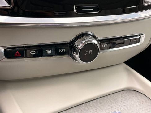 Certified 2025 Volvo V60 B5 Cross Country Ultra w/ Protection Package Premier image 17