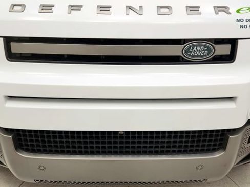 Used 2024 Land Rover Defender 130 X-Dynamic SE AWD/4WD image 23