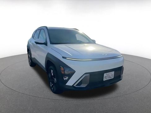 Used 2025 Hyundai Kona SEL image 3