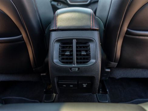 Used 2019 Jeep Cherokee Trailhawk AWD/4WD image 23