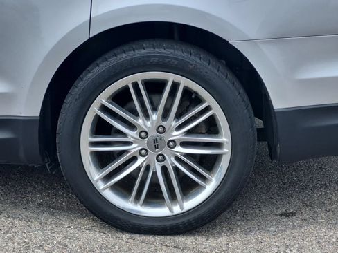 Used 2019 Lincoln MKT AWD image 14