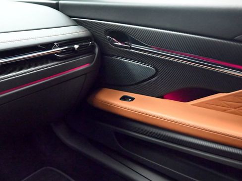 Used 2024 Aston Martin DB12 Coupe RWD image 21