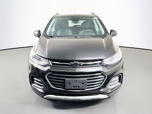 Used 2020 Chevrolet Trax LT w/ LT Convenience Package image 2