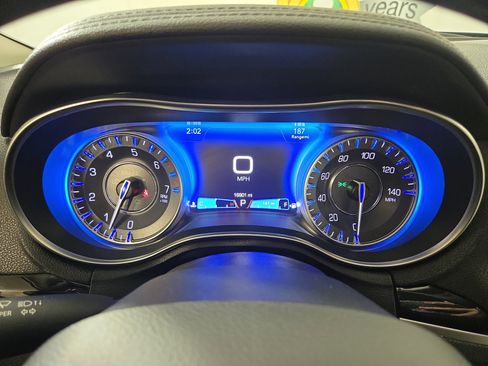 Used 2023 Chrysler 300 Touring w/ Sport Appearance Package RWD image 18