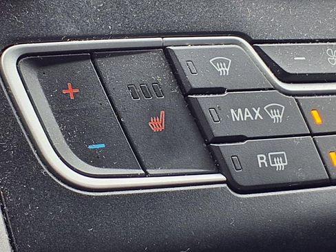 Used 2017 Ford Fusion SE w/ Fusion SE Technology Package image 3