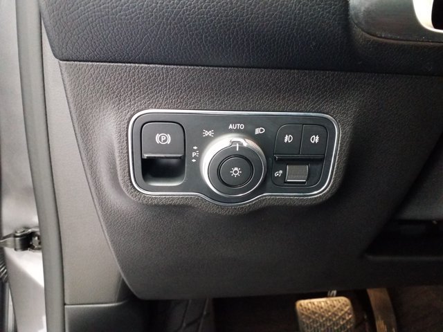 Used 2021 Mercedes-Benz GLB 250 4MATIC image 11