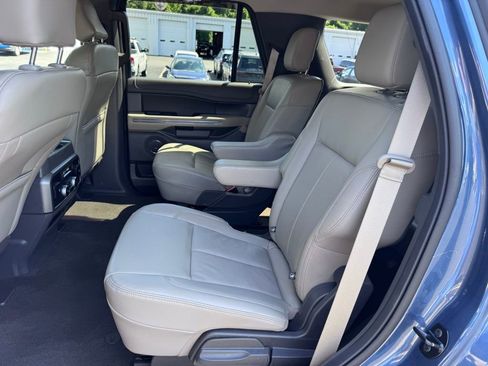 Used 2020 Ford Expedition XLT w/ Equipment Group 202A AWD/4WD image 36