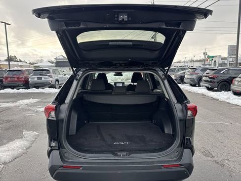 Used 2021 Toyota RAV4 LE image 26