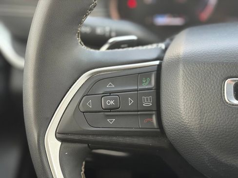 Used 2025 Jeep Grand Cherokee Altitude AWD/4WD image 24