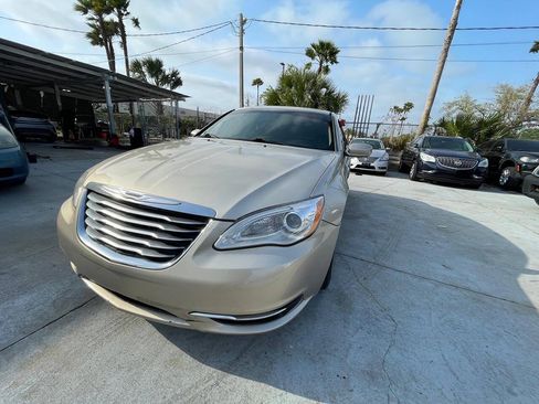 Used 2013 Chrysler 200 Touring FWD image 2