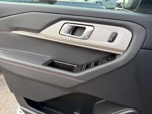 New 2026 Ford Explorer Active RWD image 4