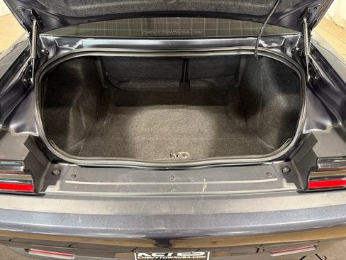 Used 2017 Dodge Challenger R/T RWD image 8