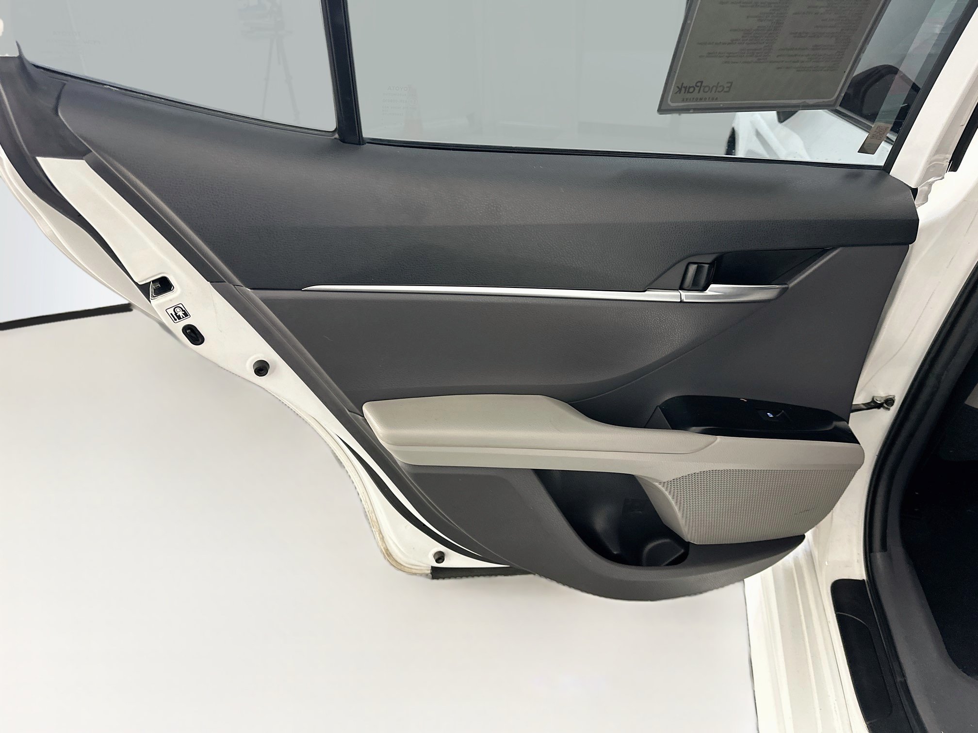 Used 2019 Toyota Camry SE w/ Carpet Mat Package FWD image 27