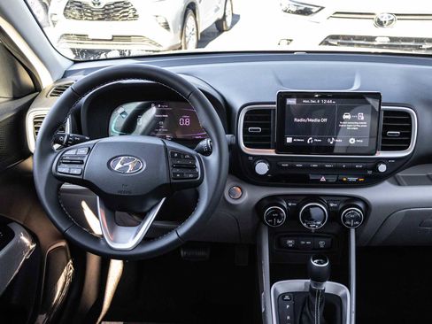 Used 2025 Hyundai Venue SEL image 19