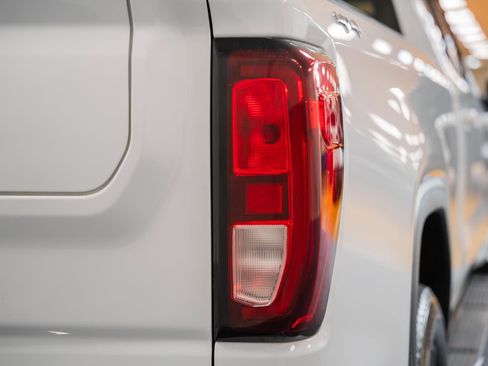 Used 2022 GMC Sierra 1500 Elevation w/ Preferred Package AWD/4WD image 7