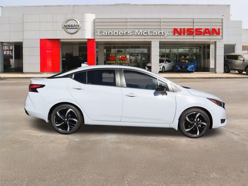 New 2025 Nissan Versa SR w/ Trunk Package image 2