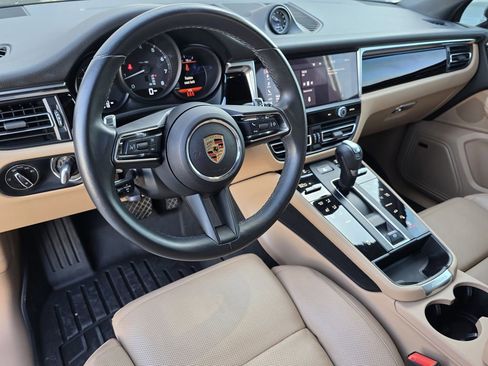 Used 2024 Porsche Macan image 4