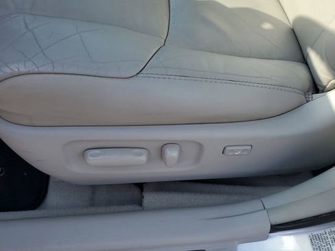 Used 2011 Toyota Avalon Limited image 17