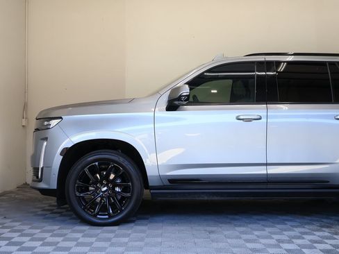 Used 2023 Cadillac Escalade Sport w/ LPO, ONYX Package AWD/4WD image 8