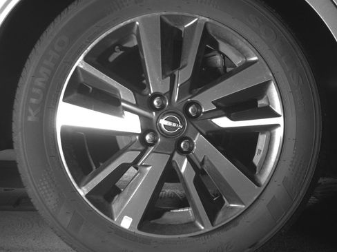 Used 2025 Nissan Versa SV image 15