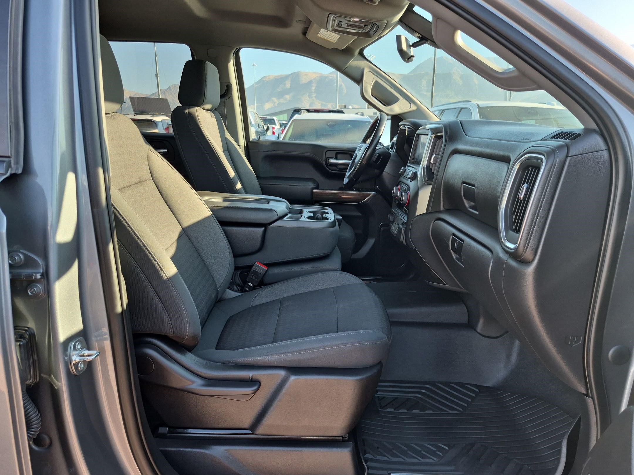 Used 2022 Chevrolet Silverado 1500 LT AWD/4WD image 30