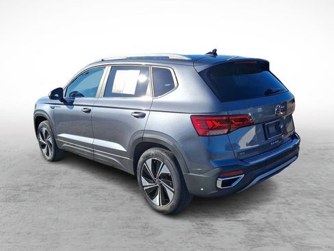 Used 2024 Volkswagen Taos SE image 3