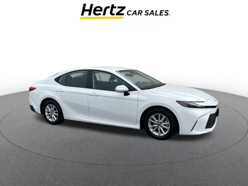 Used 2025 Toyota Camry LE image 1