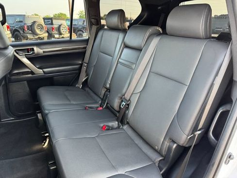 Used 2020 Lexus GX 460 Premium w/ Premium Package AWD/4WD image 16