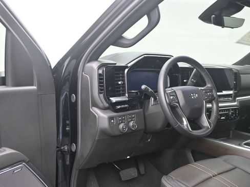 Used 2026 Chevrolet Silverado 2500 High Country w/ High Country Premium Package AWD/4WD image 10