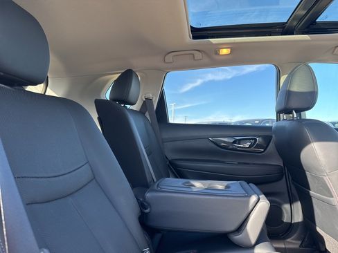 Used 2017 Nissan Rogue SL w/ SL Premium Package image 17