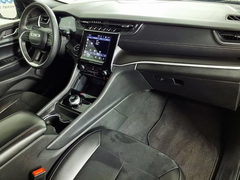 Used 2024 Jeep Grand Cherokee Altitude AWD/4WD image 12