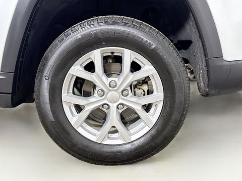 Used 2023 Jeep Grand Cherokee Limited AWD/4WD image 29