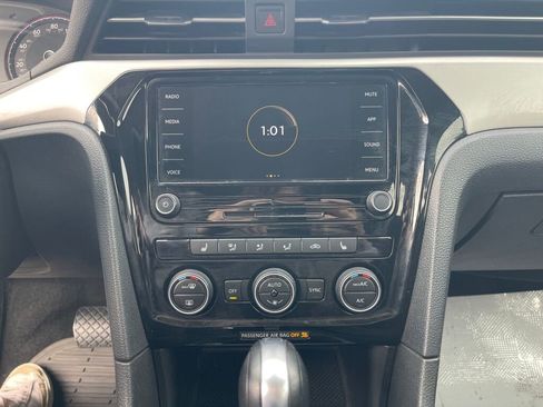 Used 2020 Volkswagen Passat 2.0T SE image 11